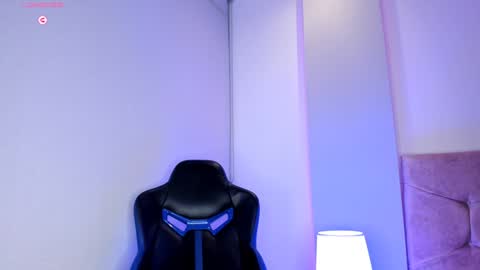 Snapshot of cameliaa_smiith chatting on 4, 2, 2025 Camelia Smith online show from 4, 2, 2025