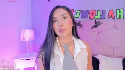 Snapshot of cameliaa_smiith chatting on 30, 10, 2025 Camelia Smith online show from 30, 10, 2025