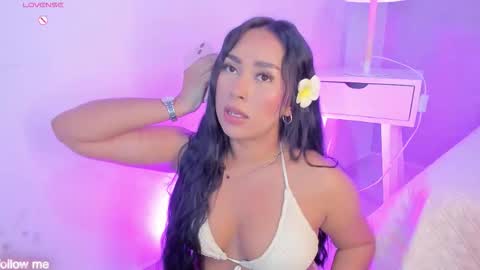 Snapshot of cameliaa_smiith chatting on 7, 11, 2025 Camelia Smith online show from 7, 11, 2025