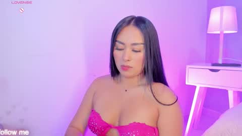 Snapshot of cameliaa_smiith chatting on 19, 11, 2025 Camelia Smith online show from 19, 11, 2025