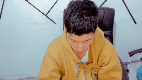 Snapshot of cameron_re chatting on 2, 2, 2025 cameron_re online show from 2, 2, 2025