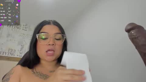 Snapshot of cami_bukele3 chatting on 5, 11, 2025 C A M I L A online show from 5, 11, 2025