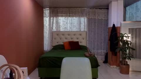 Snapshot of camil_milfdream chatting on 22, 11, 2025 Camil online show from 22, 11, 2025