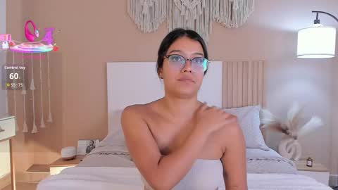 Snapshot of camila_bustamante_ chatting on 4, 6, 2026 camila_bustamante_ online show from 4, 6, 2026