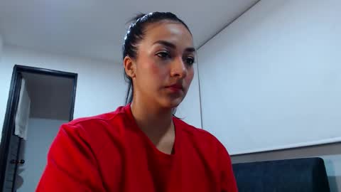 Snapshot of camilaaoficial chatting on 15, 11, 2025 Camila online show from 15, 11, 2025