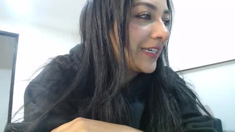 Snapshot of camilaaoficial chatting on 19, 12, 2025 Camila online show from 19, 12, 2025