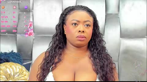 Snapshot of camilabenitezz chatting on 3, 12, 2025 camila benitez online show from 3, 12, 2025