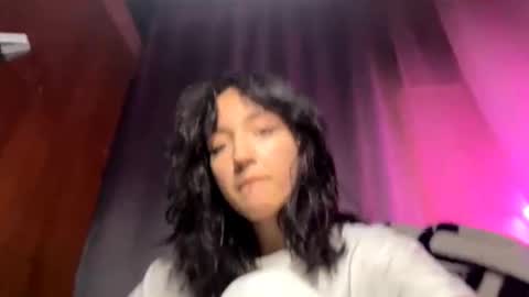 Snapshot of camilaligons chatting on 1, 12, 2025 Reily online show from 1, 12, 2025