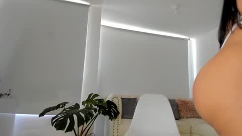 Snapshot of camilamanzurr chatting on 25, 1, 2025 camila manzur online show from 25, 1, 2025