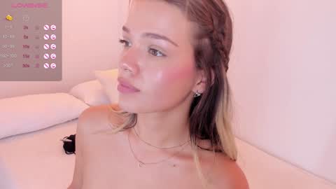 Snapshot of camilamonroee chatting on 3, 12, 2024 Camila Monroee online show from 3, 12, 2024