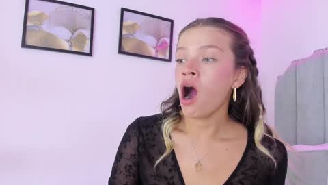 Snapshot of camilamonroee chatting on 12, 3, 2025 Camila Monroee online show from 12, 3, 2025