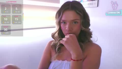 Snapshot of camilamonroee chatting on 8, 10, 2025 Camila Monroee online show from 8, 10, 2025