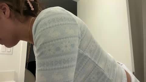 Snapshot of camiliakxoxo chatting on 10, 11, 2025 camiliakxoxo online show from 10, 11, 2025