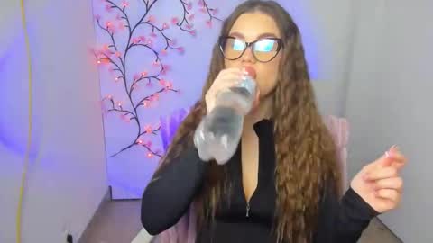 Snapshot of camilla_xo_ chatting on 14, 12, 2025 Camilla online show from 14, 12, 2025