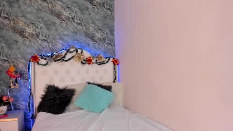 Snapshot of camillen_pettid chatting on 7, 12, 2024 C A M I L L E N Help me get to the top online show from 7, 12, 2024