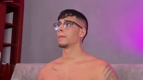   INDEPENDENT MODEL online show from 13, 1, 2025