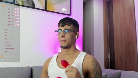   INDEPENDENT MODEL online show from 24, 1, 2025