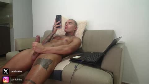 Snapshot of camiloinlive chatting on 28, 10, 2025 camiloinlive online show from 28, 10, 2025