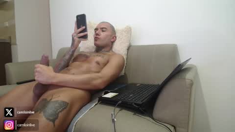 Snapshot of camiloinlive chatting on 22, 12, 2025 camiloinlive online show from 22, 12, 2025