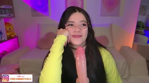 Snapshot of cammiefoalss chatting on 19, 12, 2025 Lets reach 200 thumbs up online show from 19, 12, 2025