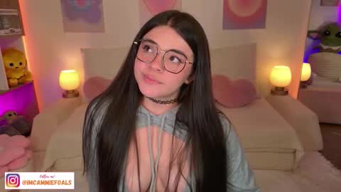 Snapshot of cammiefoalss chatting on 13, 1, 2026 Lets reach 200 thumbs up online show from 13, 1, 2026