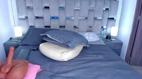 Snapshot of cammiila chatting on 11, 10, 2025 Camila online show from 11, 10, 2025