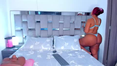 Snapshot of cammiila chatting on 13, 12, 2025 Camila online show from 13, 12, 2025