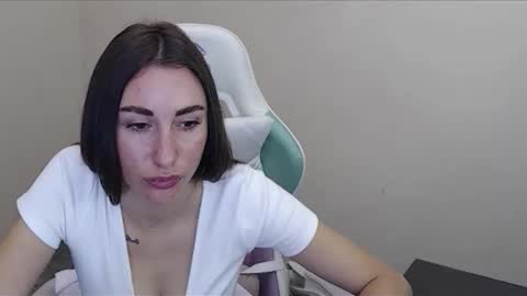 Snapshot of cammila_horn chatting on 23, 10, 2025 cammila horn online show from 23, 10, 2025