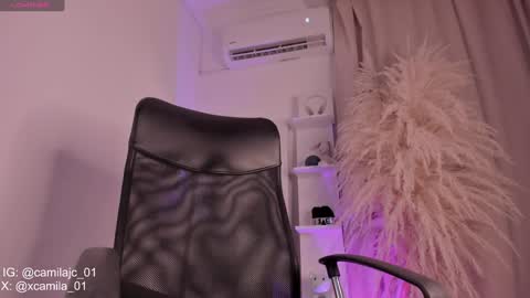 Laura Camila online show from 2, 2, 2025