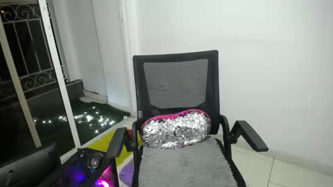 Snapshot of candacesxhot chatting on 5, 2, 2025 cumorsmooke online show from 5, 2, 2025