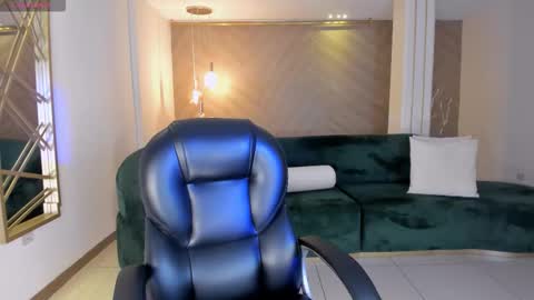 Snapshot of candaserussell chatting on 2, 10, 2025 Candanse R online show from 2, 10, 2025