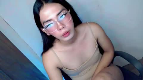 Snapshot of candi_blows chatting on 16, 10, 2025 Candi online show from 16, 10, 2025