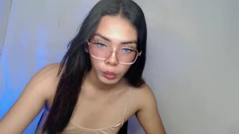 Snapshot of candi_blows chatting on 27, 10, 2025 Candi online show from 27, 10, 2025