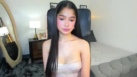 Snapshot of candiceferragamo chatting on 18, 10, 2025 candiceferragamo online show from 18, 10, 2025