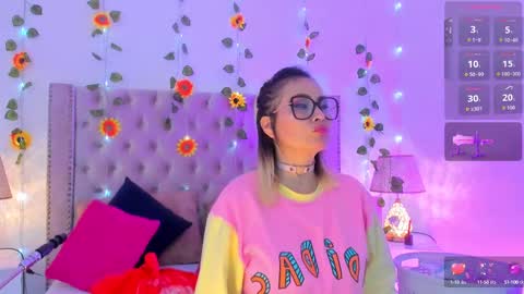 Snapshot of candiegilson__ chatting on 7, 10, 2025 Candie online show from 7, 10, 2025