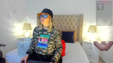 Snapshot of candiegilson__ chatting on 18, 10, 2025 Candie online show from 18, 10, 2025