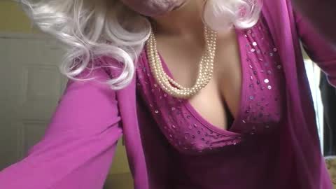 Candi Saint online show from 6, 3, 2025