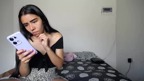 Snapshot of candy_grey28 chatting on 25, 11, 2025 Candy Grey online show from 25, 11, 2025