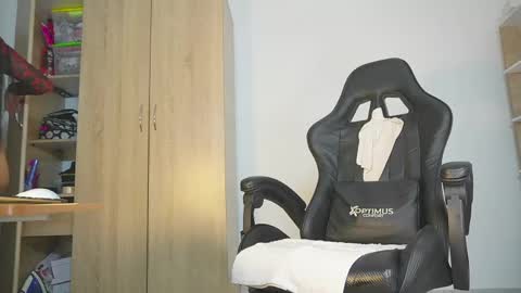 Snapshot of candy_hes chatting on 19, 4, 2026 Nickol online show from 19, 4, 2026