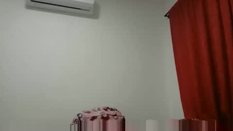 Snapshot of candy_hot_444 chatting on 28, 9, 2025 KIANA online show from 28, 9, 2025