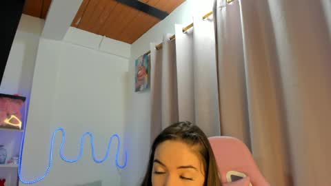 candy_kitty7343 online show from 7, 4, 2026