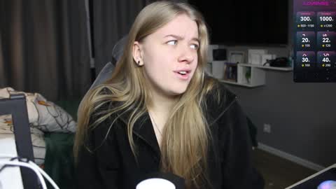 Snapshot of candy_meggie chatting on 5, 12, 2024 Megan online show from 5, 12, 2024