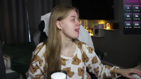 Snapshot of candy_meggie chatting on 25, 12, 2024 Megan online show from 25, 12, 2024