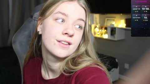 Snapshot of candy_meggie chatting on 5, 1, 2025 Megan online show from 5, 1, 2025