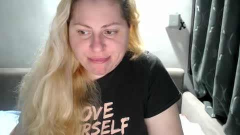 Snapshot of candycream74 chatting on 17, 2, 2025 Laura online show from 17, 2, 2025