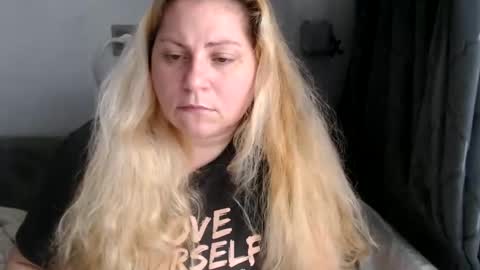 Snapshot of candycream74 chatting on 18, 2, 2025 Laura online show from 18, 2, 2025