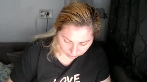 Snapshot of candycream74 chatting on 19, 2, 2025 Laura online show from 19, 2, 2025