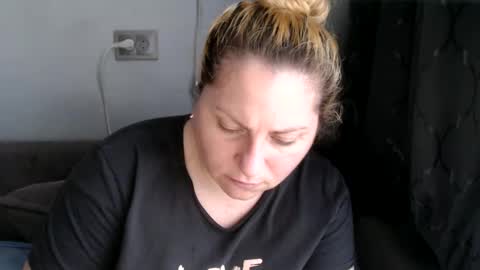 Snapshot of candycream74 chatting on 19, 2, 2025 Laura online show from 19, 2, 2025