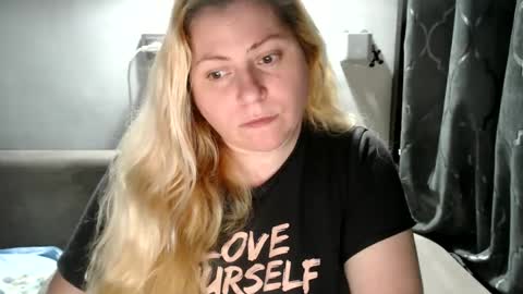 Snapshot of candycream74 chatting on 20, 2, 2025 Laura online show from 20, 2, 2025