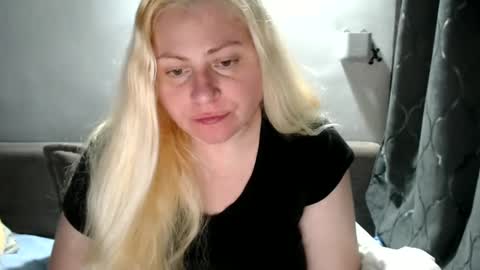 Snapshot of candycream74 chatting on 12, 3, 2025 Laura online show from 12, 3, 2025